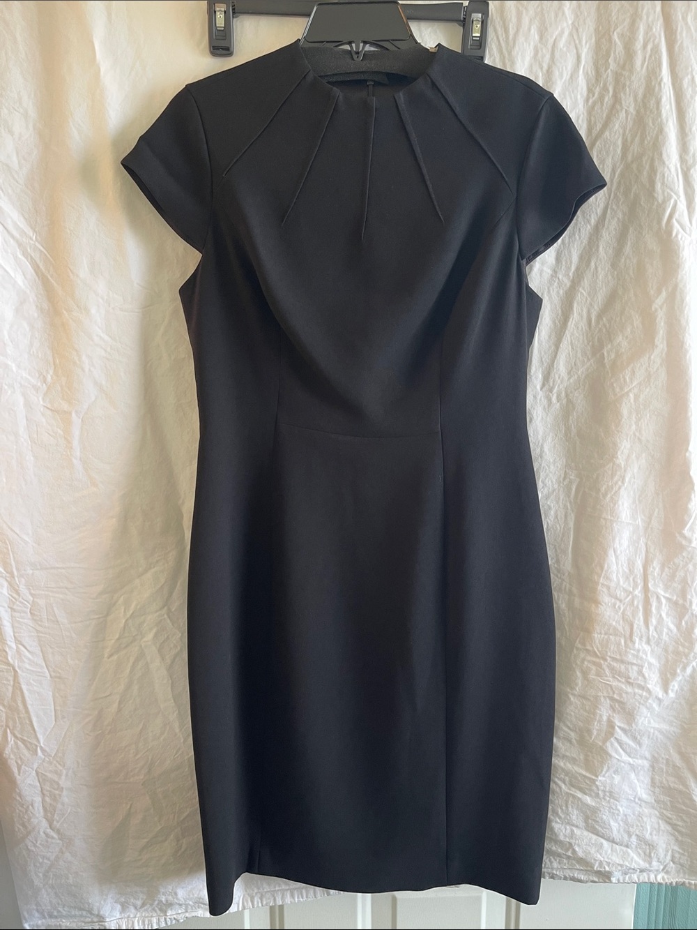 Elie Tahari Black Cap-Sleeve Midi Sheath Classic Little Black Dress size 8 EUC